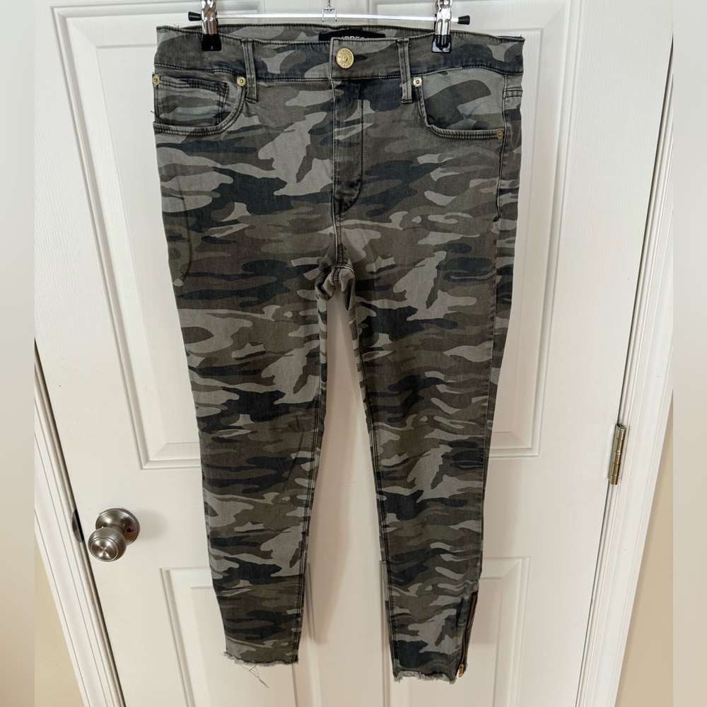 EXPRESS Stretch Mid Rise Ankle Legging Camouflage Jeans, 10